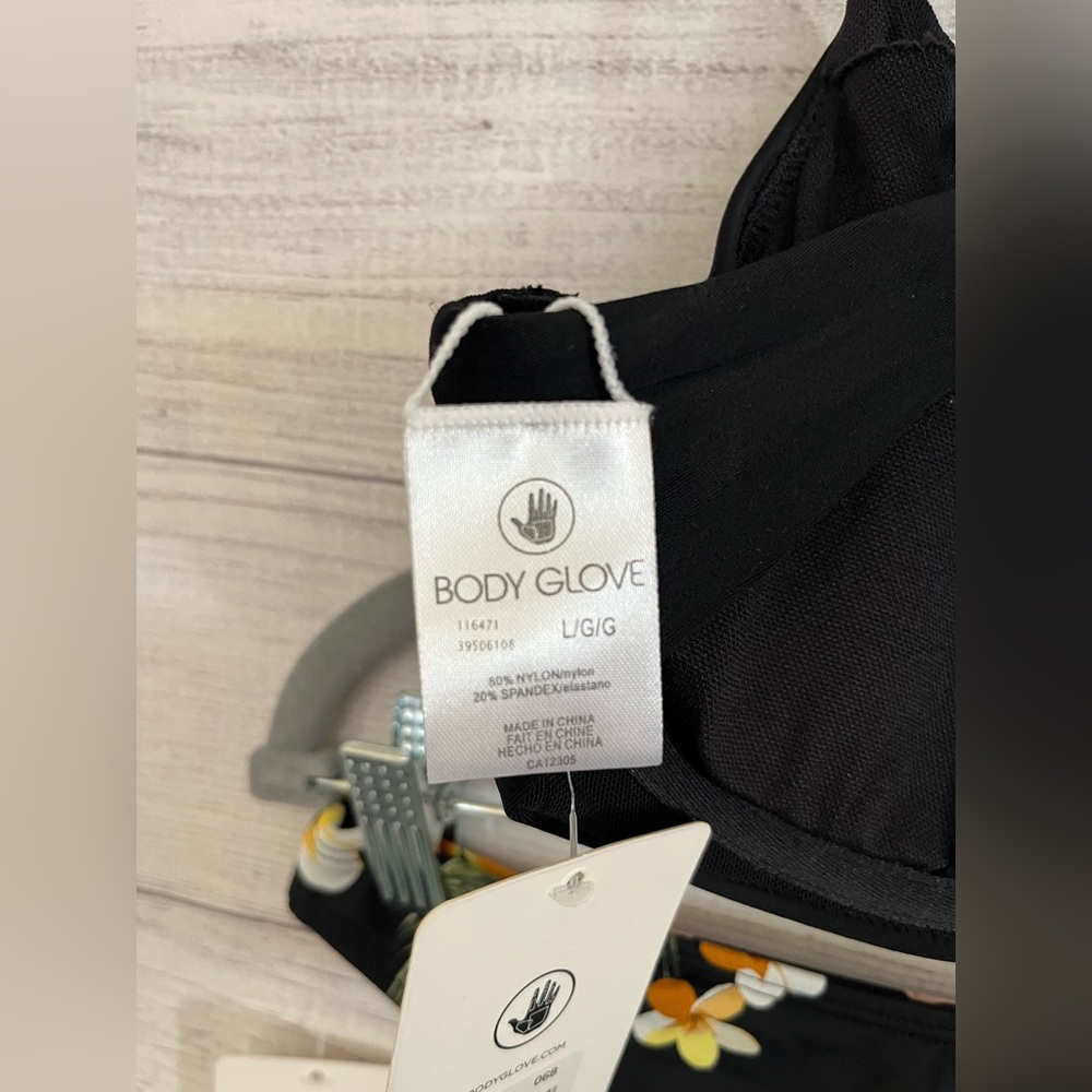 Body Glove | NWT Black and Floral Bikini - Picture 3 of 5